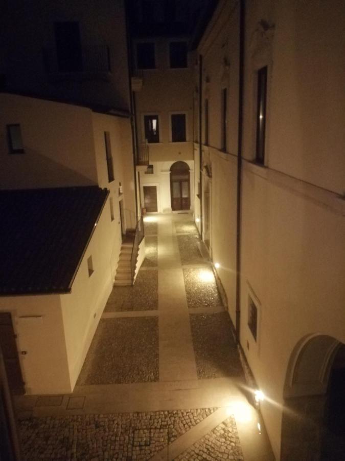 B&B Bone Novelle Dimora Storica Palazzo Zuzi Л'Аквіла Екстер'єр фото